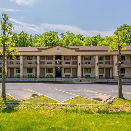 Econo Lodge Mount Laurel Bagian luar foto