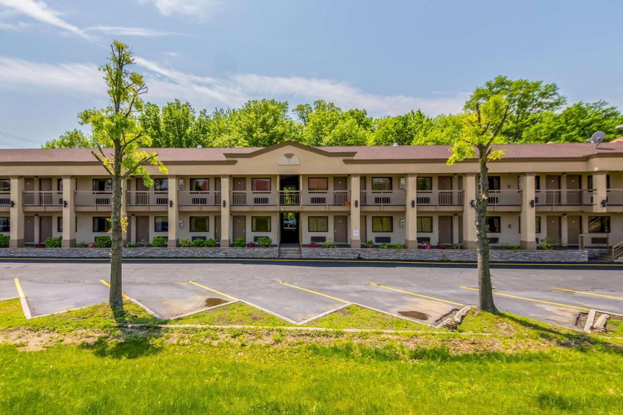 Econo Lodge Mount Laurel Bagian luar foto