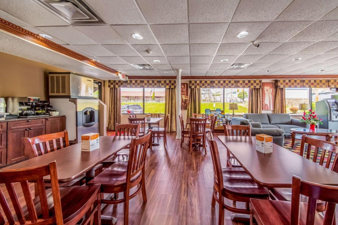 Econo Lodge Mount Laurel Bagian luar foto