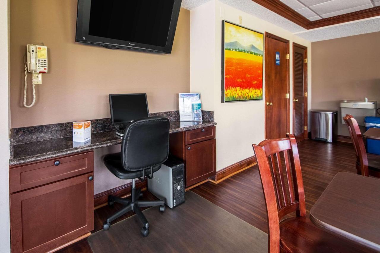 Econo Lodge Mount Laurel Bagian luar foto