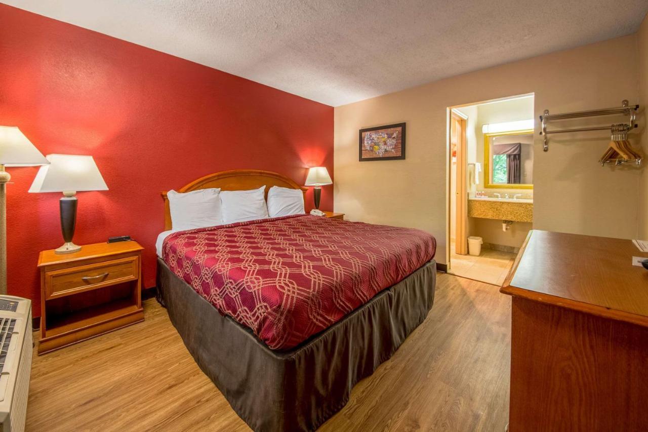 Econo Lodge Mount Laurel Bagian luar foto