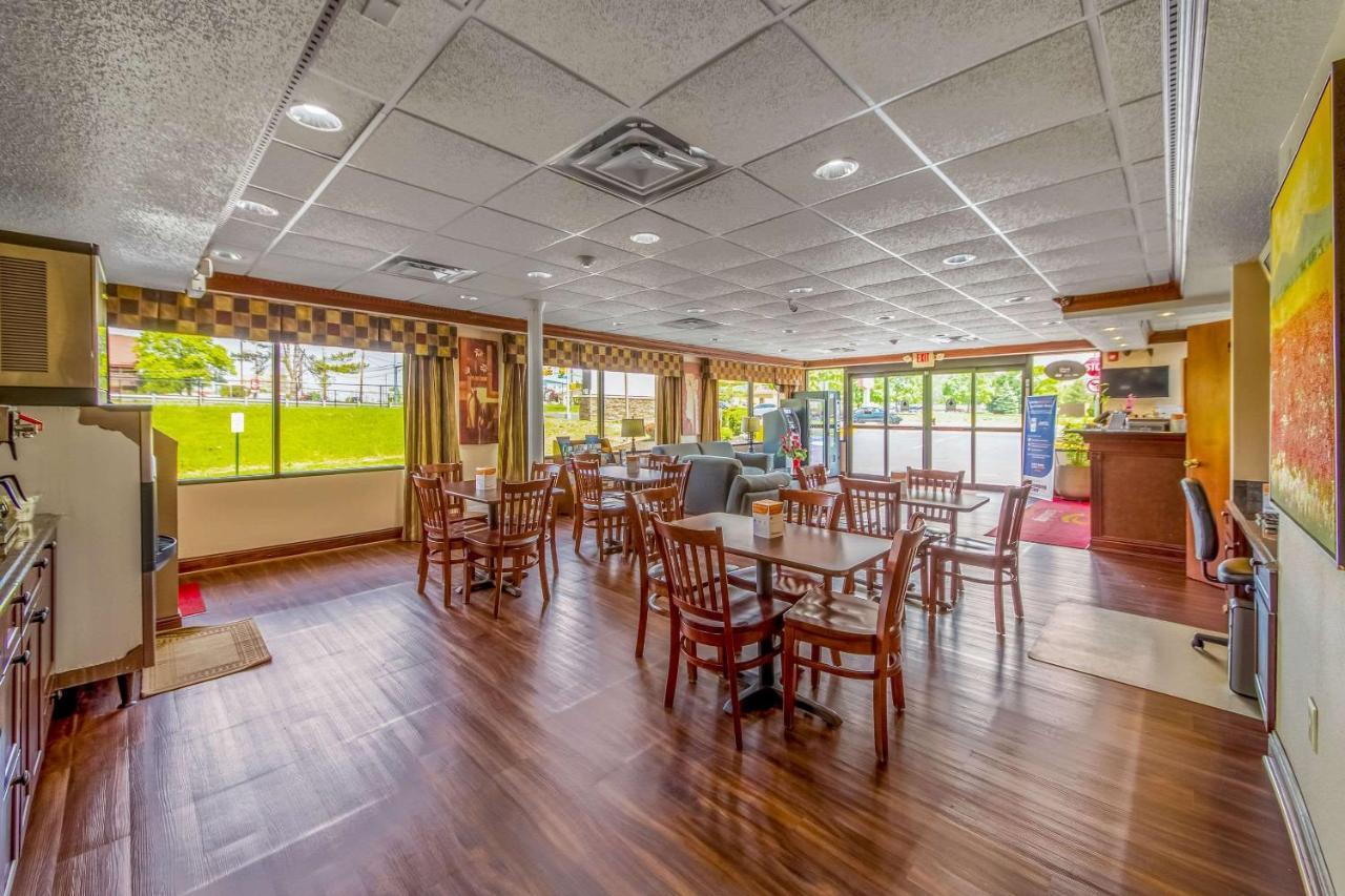 Econo Lodge Mount Laurel Bagian luar foto