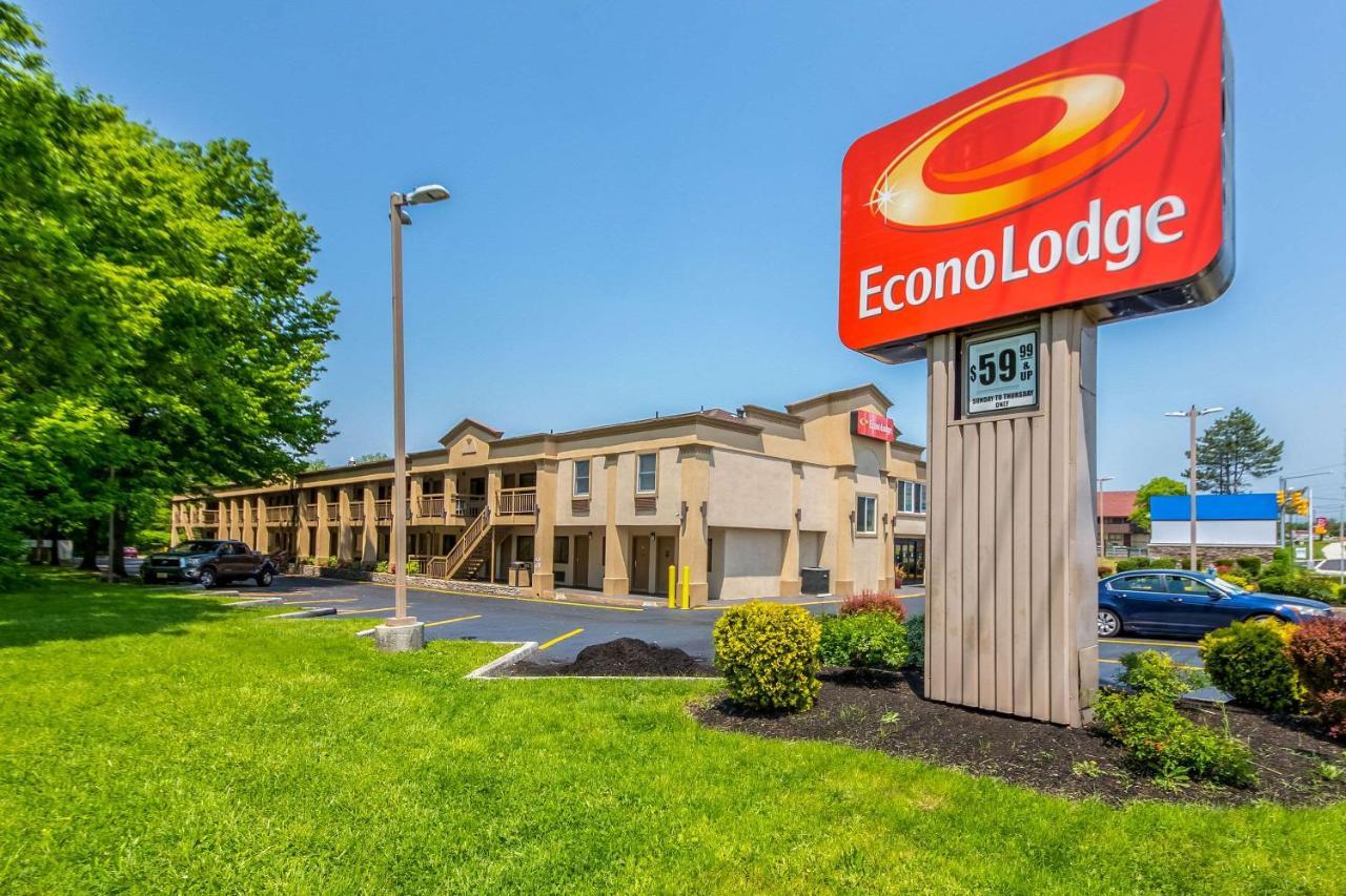 Econo Lodge Mount Laurel Bagian luar foto