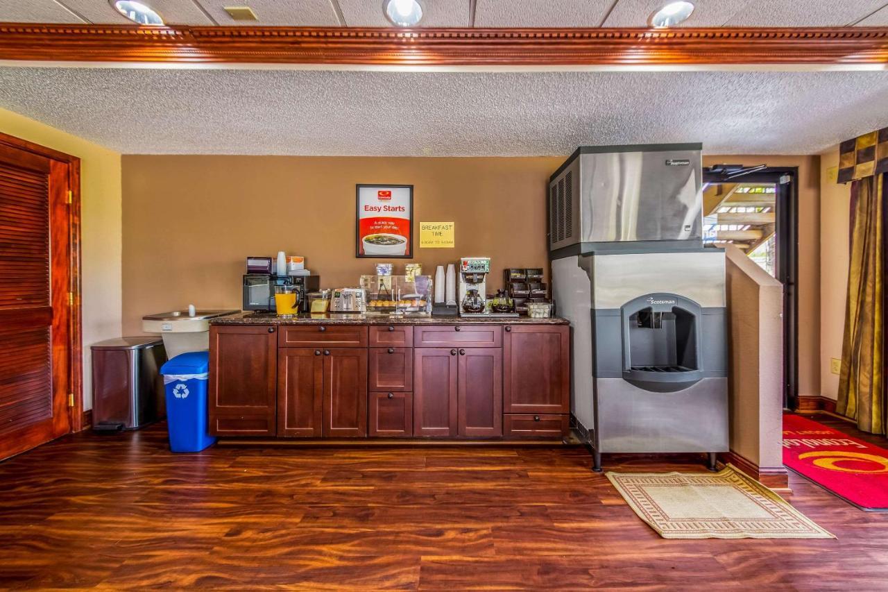 Econo Lodge Mount Laurel Bagian luar foto