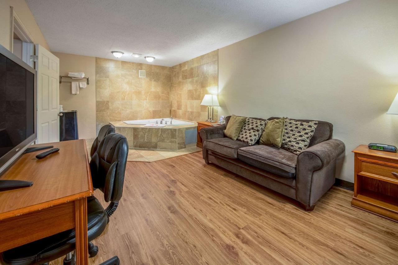 Econo Lodge Mount Laurel Bagian luar foto