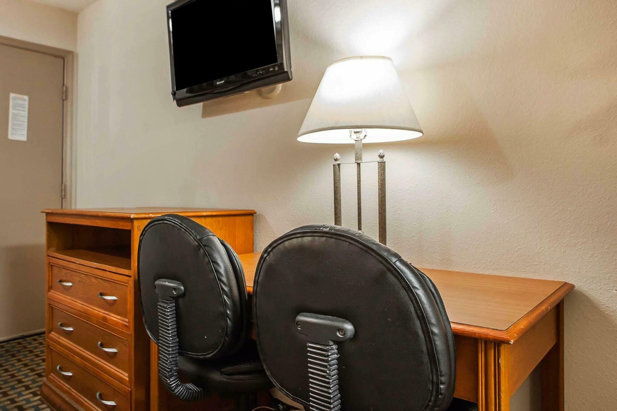 Econo Lodge Mount Laurel Bagian luar foto