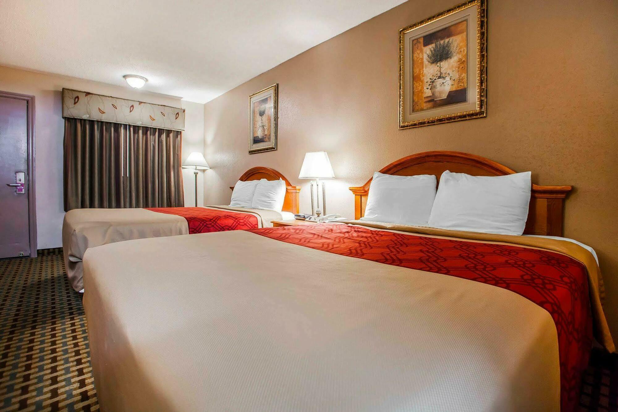 Econo Lodge Mount Laurel Bagian luar foto