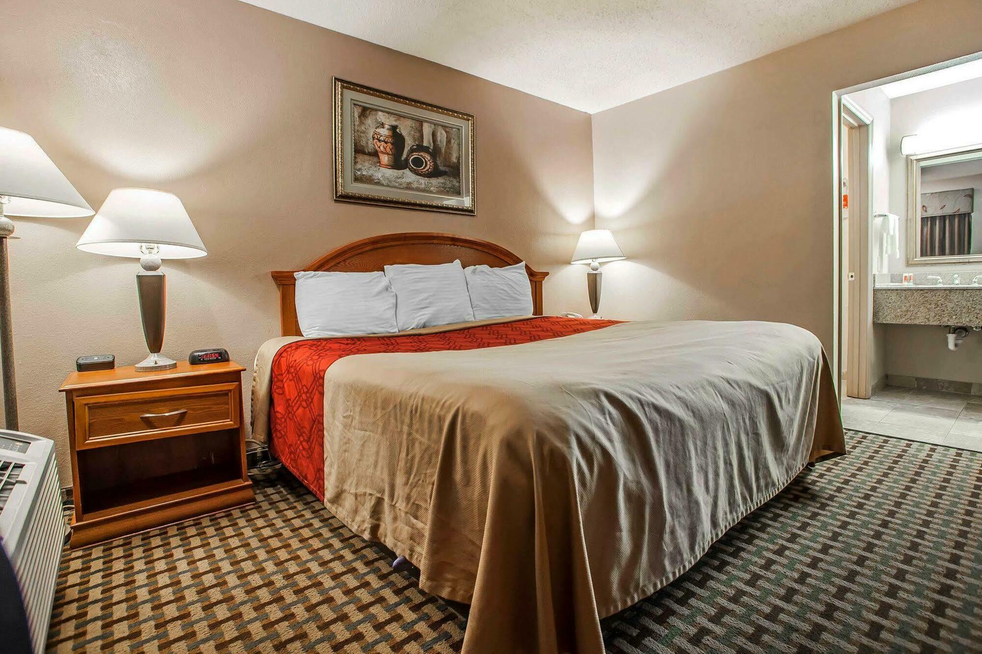 Econo Lodge Mount Laurel Bagian luar foto